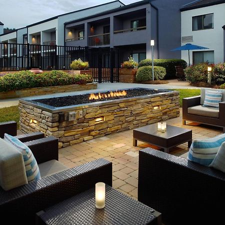 Courtyard By Marriott Raleigh Midtown Hotel Exterior foto