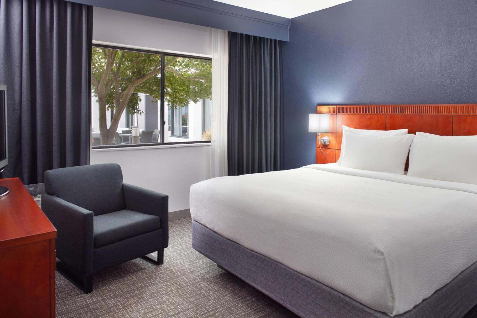 Courtyard By Marriott Raleigh Midtown Hotel Exterior foto