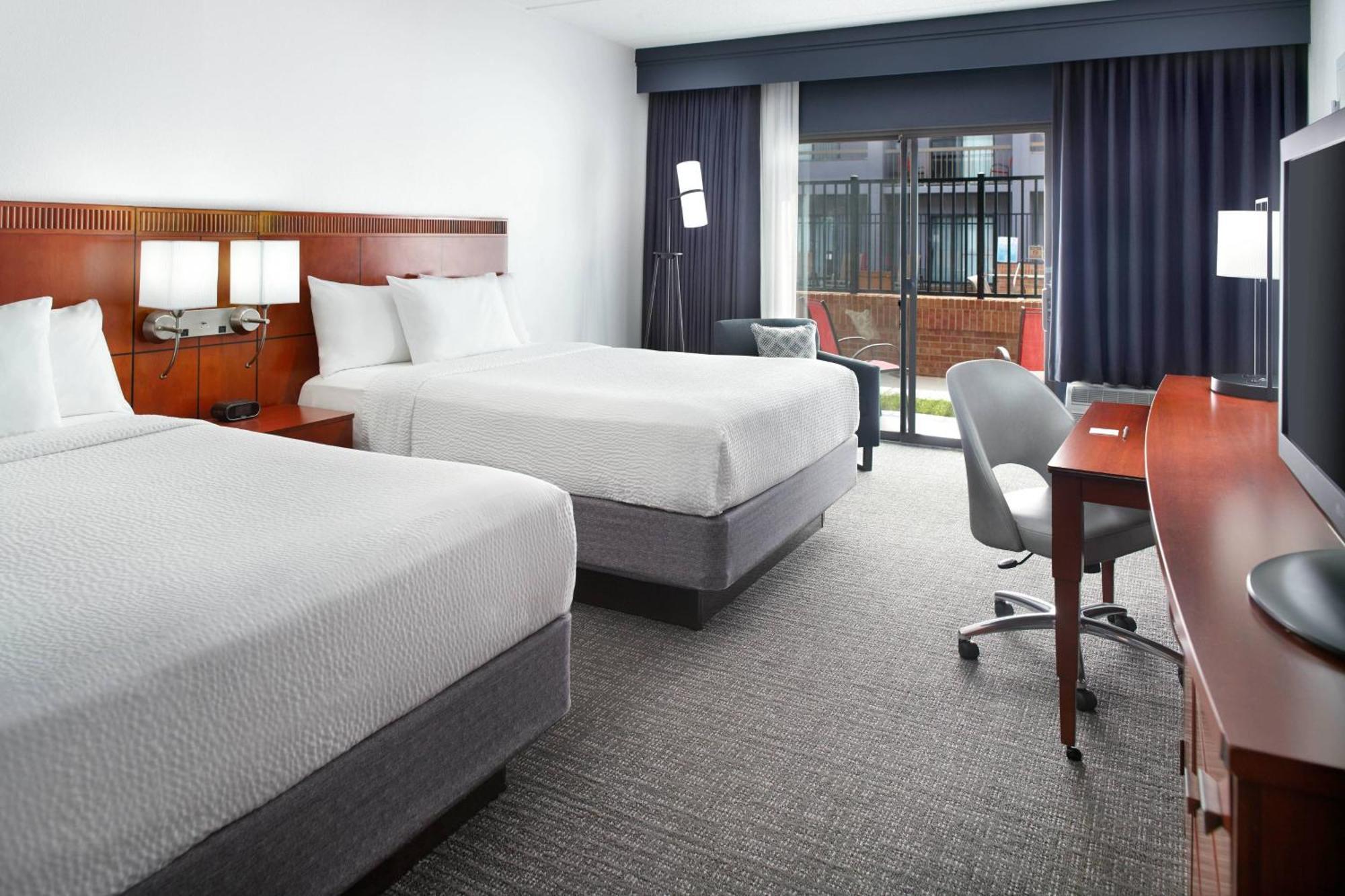 Courtyard By Marriott Raleigh Midtown Hotel Exterior foto