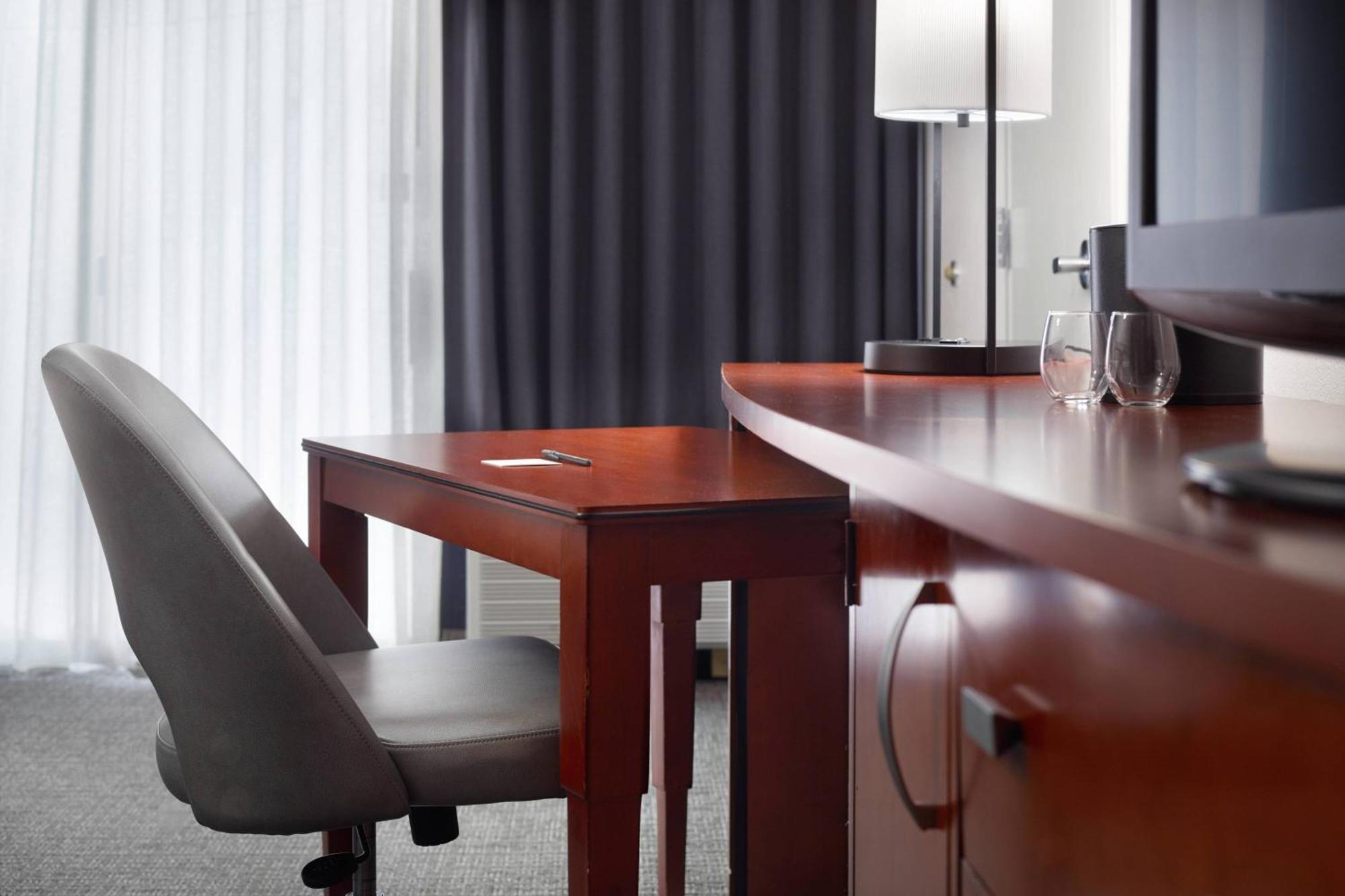 Courtyard By Marriott Raleigh Midtown Hotel Exterior foto
