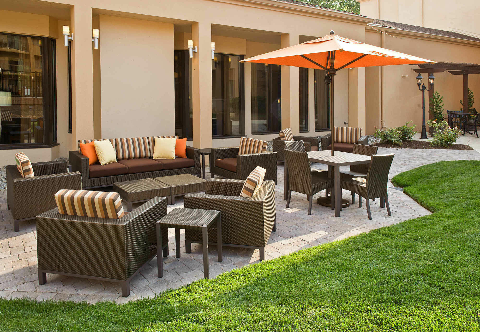 Courtyard By Marriott Raleigh Midtown Hotel Exterior foto
